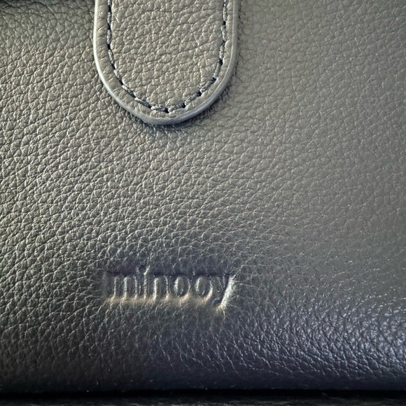 Minooy Athena Crossbody Bag Built-in Wallet real Leather Dark Navy Blue NEW - Picture 6 of 16